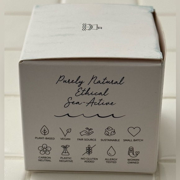 Earth Harbor Azure Regenerative Neck Creme - Picture 2 of 5